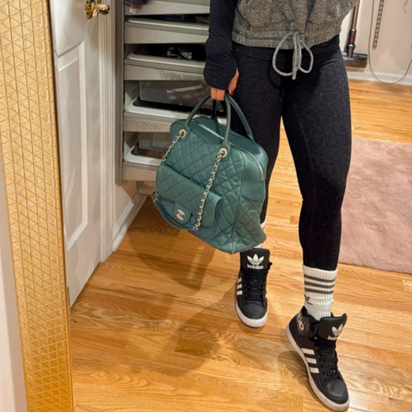 Large Chanel handbag, pet & smoke free home. Wore it a handful of times. - Picture 12 of 12